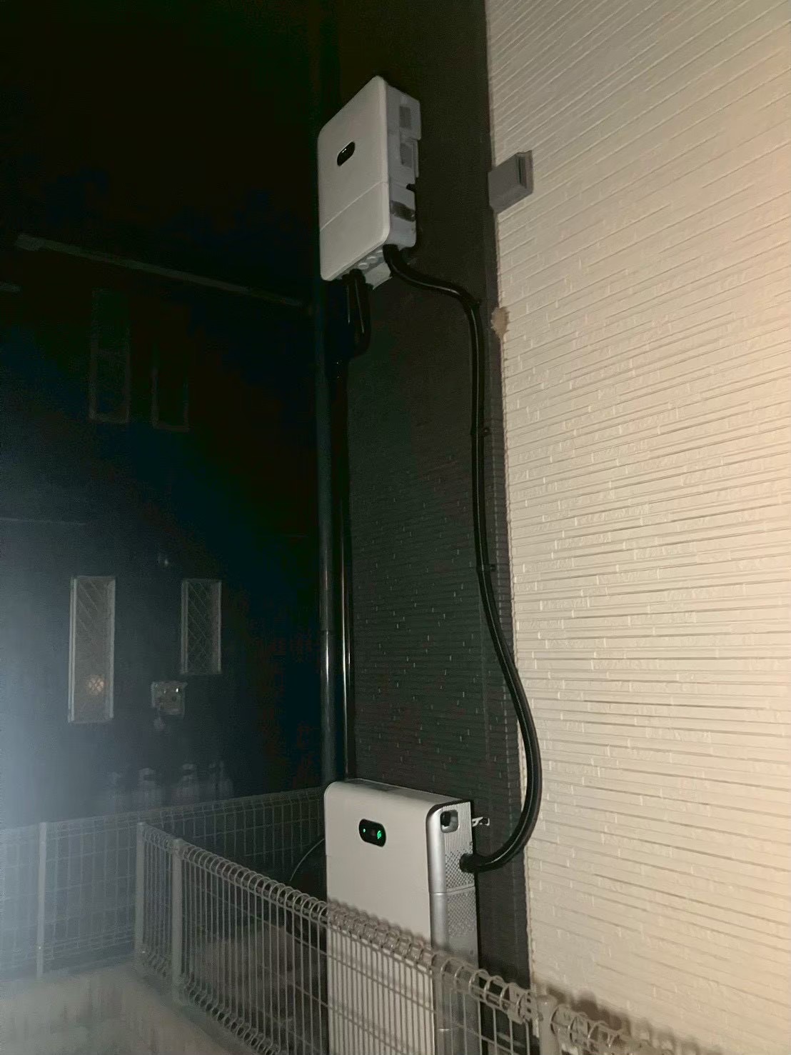 東京都八王子市 T様 エクソル10kWh蓄電池導入後の施工写真